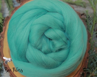 TURQUOISE GREEN Merino wool roving combed top, spinning, nuno felting, weaving - 2 oz