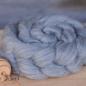 Undyed Soft Natural GRAY MERINO Combed Top Wool Roving Spinning Felting fiber 4 oz image 4