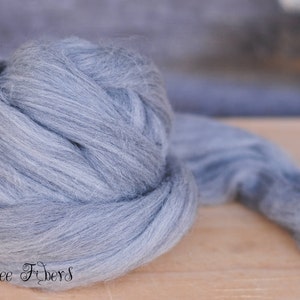 Undyed Soft Natural GRAY MERINO Combed Top Wool Roving Spinning Felting fiber 4 oz image 3