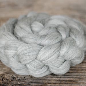 GRAY CORRIEDALE Wool Roving Undyed Combed Top Natural Gray Spinning Felting fiber 4 ounces image 3