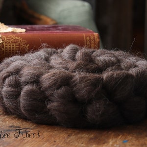 SHETLAND Natural Black Undyed Wool Roving Combed Top Spinning or Felting Fiber 4 oz image 4