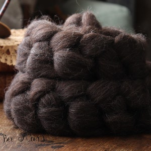 SHETLAND Natural Black Undyed Wool Roving Combed Top Spinning or Felting Fiber 4 oz image 5