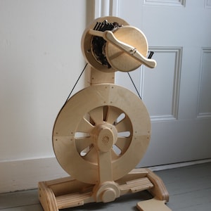 SPINOLUTION ECHO Spinning Wheel: Double Drive, Lightweight Studio Design