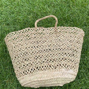 Minimalistische handgefertigte Korbtasche aus Stroh & Raffia - Das perfekte Geschenk mit Monogramm für jeden Anlass
