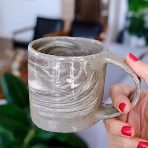Handmade Ceramic Coffee Mug: Rustic Stoneware Tea Cup - 320ml