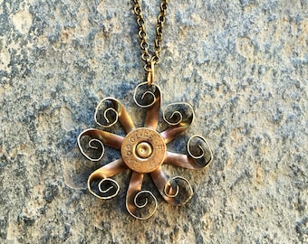 Steampunk-Blume aus Patronenhülse hergestellt