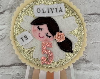 Handgemachte Blumenfee Geburtstag Rosette Badge, Gold Elfenbein Prinzessin Thema, personalisiertes Alter