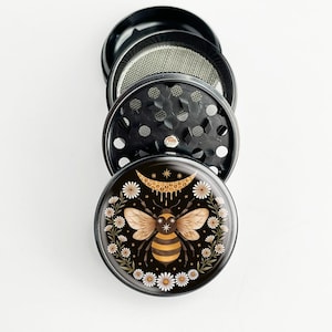 Biene Daisy Moon Grinder Modemühle Kräutermühle Gewürzmühle Men Grinder Girl Grinder Metal Grinder Geschenk, Farbe: Pink, Silber, Schwarz
