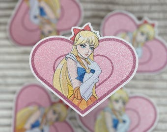 Glitzer Sticker von Sailor Moon mit Sailor Venus in Herzform