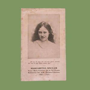 1925,  stof Sinclair, origineel relikwie,  Religieuze katholieke kaart, heiligdom reliekschrijn relikwie van de stof van Margaretha Sinclair