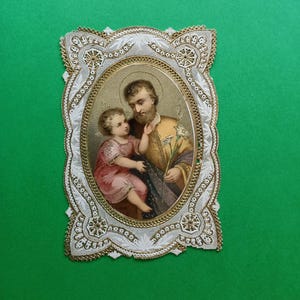 1880年代、聖ヨセフとイエス、アンティークの祈りカードまたはキャニベット、中央にリトグラフが入った美しい紙レース、19世紀のフランスの聖画オリジナル