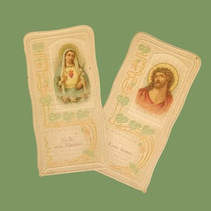 1920er Jahre, zwei Relief-Jugendstilbilder von Maria mit dem Heiligen Herzen und Jesus, Ecce Home, zwei religiöse Karten, katholische Gebetskarte