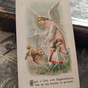 Années 1920, photo d’ange gardien, ange avec enfant et chien, carte religieuse antique, carte de prière catholique, chromolithographie