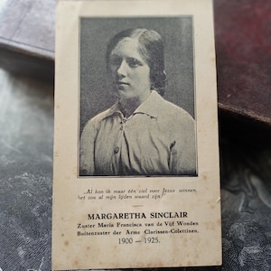 1925,  Sinclair, origineel relikwie,  Religieuze katholieke kaart, heiligdom reliekschrijn relikwie van de stof van Margaretha Sinclair