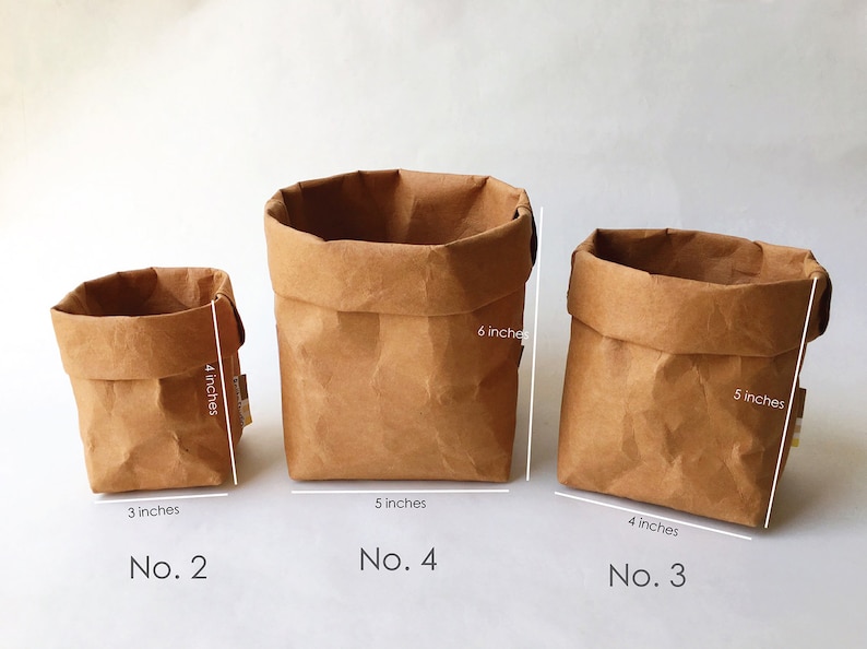 Puede incluir: Tres bolsas de papel marr&oacute;n de diferentes tama&ntilde;os. La bolsa m&aacute;s peque&ntilde;a mide 3 pulgadas de ancho y 4 pulgadas de alto. La bolsa del medio mide 4 pulgadas de ancho y 5 pulgadas de alto. La bolsa m&aacute;s grande mide 5 pulgadas de ancho y 6 pulgadas de alto.