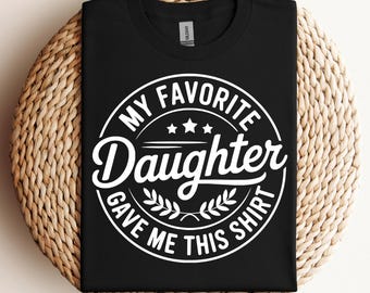 SVG del Día del Padre, Mi hija favorita me regaló esta camiseta, Regalo del Día del Padre SVG, Papá e hija divertidos, Archivos de corte para Cricut, SVG, PNG