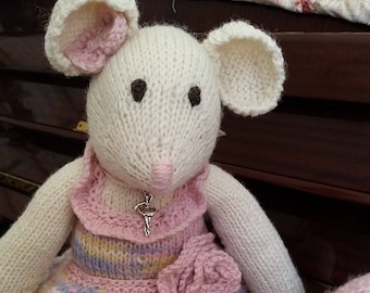 e-Pattern - Knitted toy - Myka - a ballerina mouse - NEW PATTERN