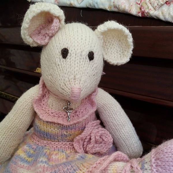 e-Pattern - Knitted toy - Myka - a ballerina mouse - NEW PATTERN