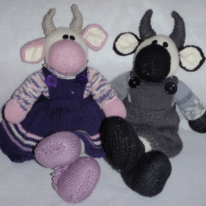 e-Pattern - Knitted toy - Eugene & Daphne -  a pair of knitted cows
