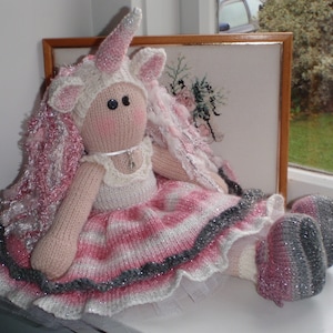 e-Pattern - Knitted doll and unicorns - Ainsley - unicorns and knitted doll