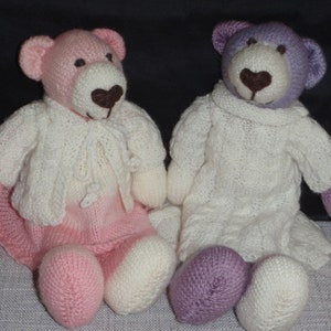 e-Pattern - Knitted bears - dressed - Pippa and Lilya