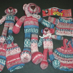 e-Pattern - Sten&#39;s Family - knitted bears using patterned sock yarn