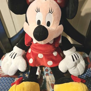 Disney Minnie Mouse 15in Plush