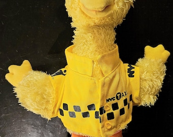 Peluche Gund del taxista de Barrio Sésamo de 2009 en el taxi de Nueva York