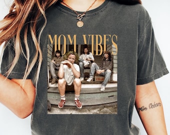 Comfort Colors® 90s Mom Vibes Shirt, Funny Retro Mom Tee, Trendy Mothers Day Shirt, Cool Mom Life T-Shirt, Vintage Mom Graphic Tee, Mom Gift
