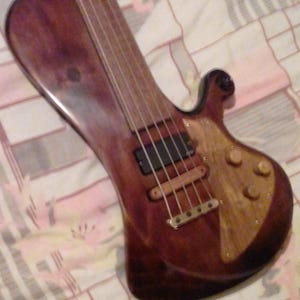 5,6 strings fretless Lordbaron bass,neck thru walnut,sucupira,EMG hard case