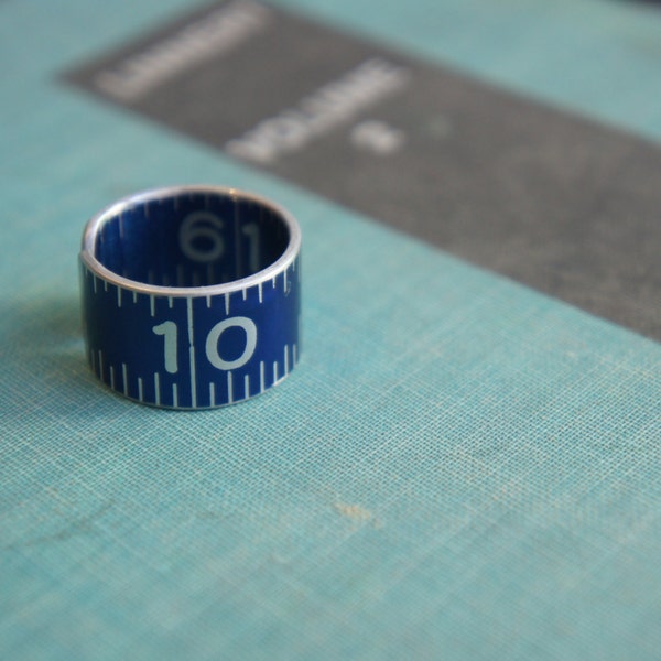 Blue ruler ring marked 10 to 11 size 7.5