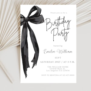 Puede incluir: Tarjeta de invitación blanca con un lazo negro de acuarela y las palabras "Birthday Party". La invitación incluye el nombre "Emilia William", la fecha, la hora y la dirección.