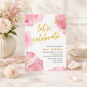 以下が含まれることがあります： ピンクとゴールドの誕生日招待状。金色の文字で「let's celebrate」と書かれています。招待状には、オリビアの11歳の誕生日の詳細と電話番号が記載されています。