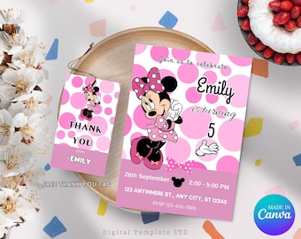 Op de afbeelding: Roze en witte verjaardagsuitnodiging met een cartoon afbeelding van Minnie Mouse. De uitnodiging luidt "Doe met ons mee om Emily's 5e verjaardag te vieren" en bevat de datum, tijd en locatie van het feest.