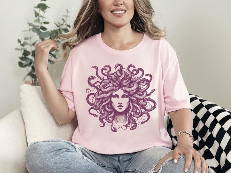 Medusa Tee, Feminist Shirt, Snake Head, Female Empowerment Gift, Winter Solstice Present, Sister Gift, Best Friend Gift, Gift for Birthday immagine 2