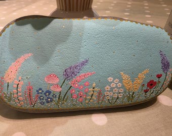 Pretty hand-painted wildflower pebble