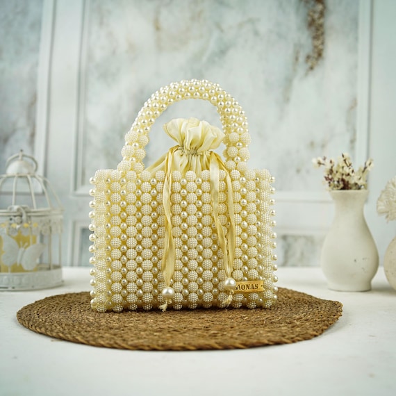 Bolso de novia color marfil con bolsita de satén y cuentas de