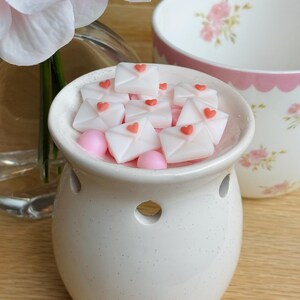 Ceras fundidas con forma de carta de amor / Ceras fundidas con aroma a ámbar, madera y vainilla / Ceras fundidas en sobres pequeños / Regalo de San Valentín / Decoración romántica para el hogar
