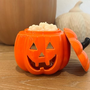 Ceramic Jack-O&#39;-Lantern Wax Warmer with 2oz Pumpkin Wax Melts