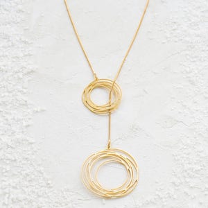 Collier turbulences, collier thème océan, collier cercles, cercles fins, bijoux cercles multiples, image 1