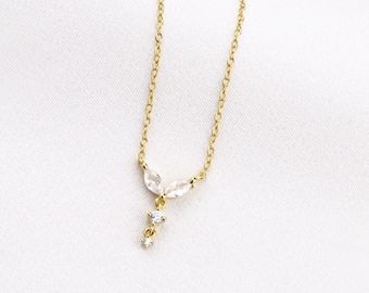 Fiori Necklace, leaf Pendant Necklace, Zircon Stone Jewelry,  Charm Necklace, Delicate Gold Necklac, Minimalist Necklace, Elegant Necklace