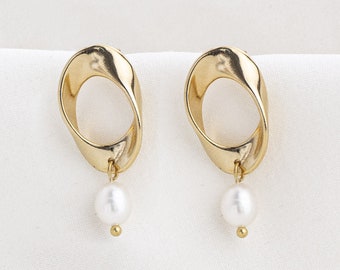 Camilla Pearl Earrings ,Gold Oval Ear Posts With A Pearl, Oval Stud Earrings, Pearl Earrings