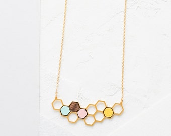 Collier Kim, Collier géométrique, Bijoux géométriques, Design scandinave, Pendentif hexagonal, Bijoux hexagonaux, Bijoux de la ruche, Bijoux en formica