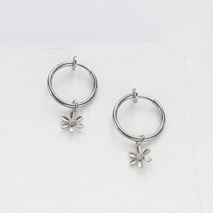 Daisy Clip-On Hoop Earrings, Summer Earrings. Flower Earrings, Minimalist Earrings, Simple Earrings image 3