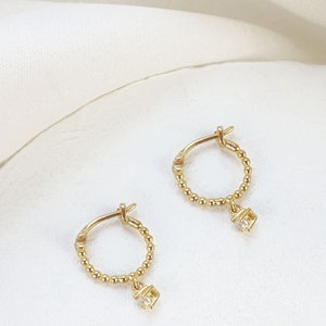 Kleine Madison Ohrringe, Creolen, Trendige Ohrringe, Klassische Ohrringe, Zirkonia Steine Schmuck gold