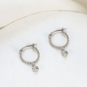 Kleine Madison oorbellen, hoepel oorbellen, trendy oorbellen, klassieke oorbellen, Zirconia stenen sieraden silver