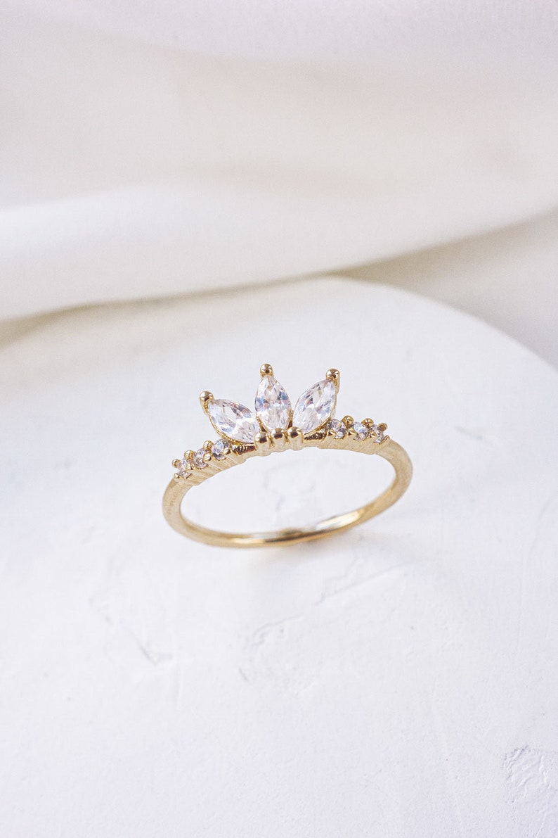 Serena Ringu Serena Ring, Elegant Ring, Crystal Ring, Trendy Ring, Zirconia Stones ...