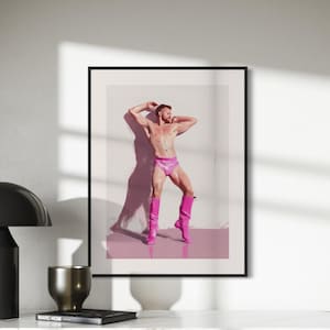 Stampa artistica Pink Boot Ecstasy / Decorazione murale LGBTQ+ audace su carta opaca di alta qualità / Arte queer per spazi espressivi / Stampa senza cornice