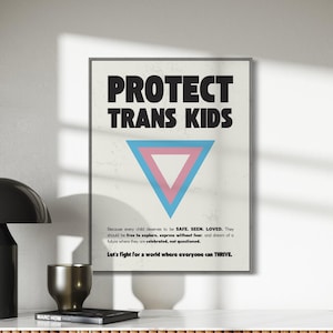トランスジェンダーの子供たちを守る抗議ポスター - デジタルダウンロード、LGBTQ+ ウォールアート、トランスジェンダーの権利アート、活動家プリント、クィア抗議サイン、プライド装飾