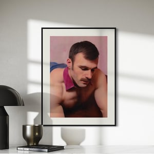 Pink Collar Crime - Stampa artistica da parete queer / Ritratto gay in stile olio con colletto di velluto / Carta opaca da 200 g/m² senza cornice, decorazione LGBTQ+